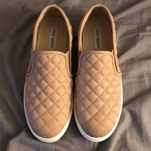 Light pink slide shoes